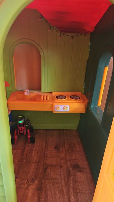 Детска пласмасова къщичка