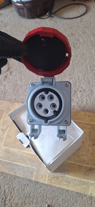 Продам силовые розетки 380В