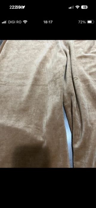 Pantaloni reiată cu crac larg