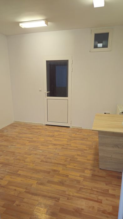 Spatiu comercial cu parcare proprie direct din strada !