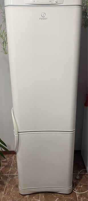 Холодильник Indesit
