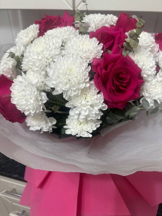 Хризантема и розы