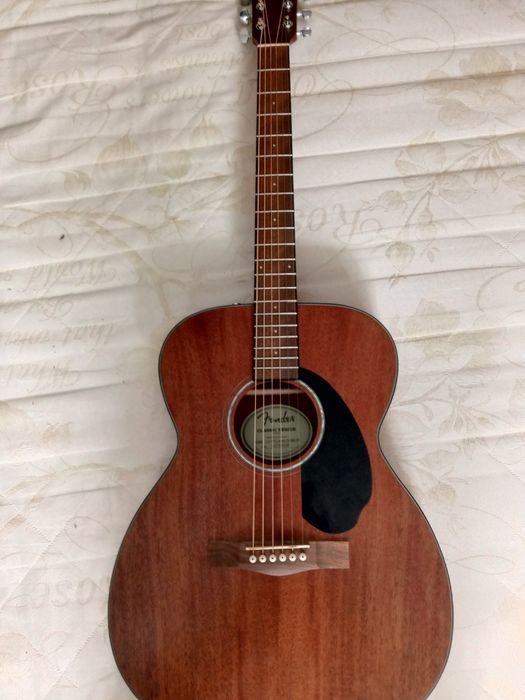 Fender-cc60 продаю