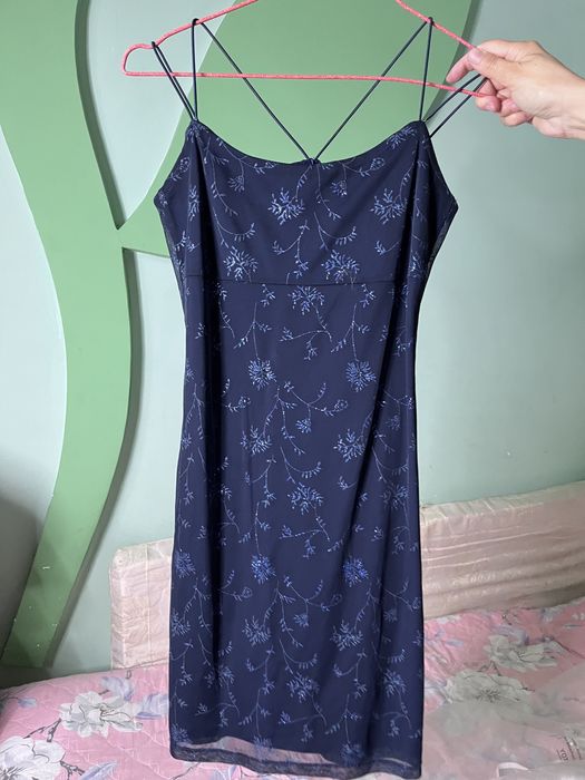 продам платья для девочки