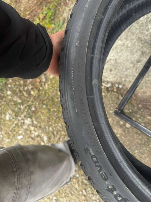 SET 4 Anvelope Iarna 225/40 R19 + 255/35 R19 Hankook Icept EVO ras