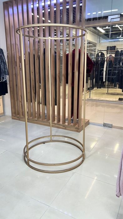 Стойка для одежды