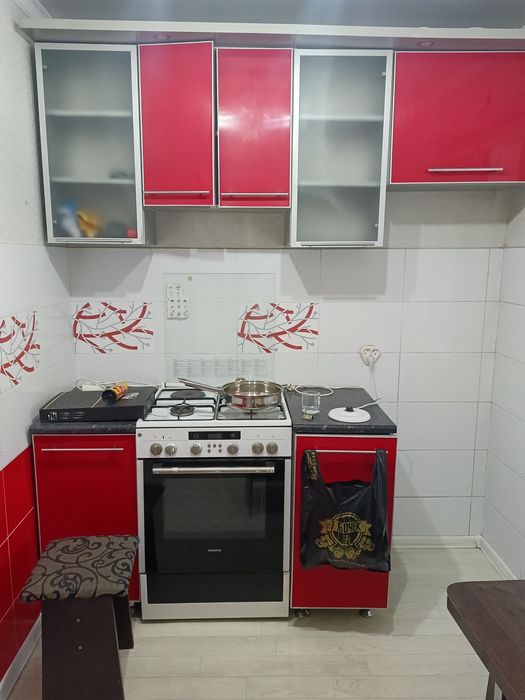 Дверь межкомная, кухонный гарнитур