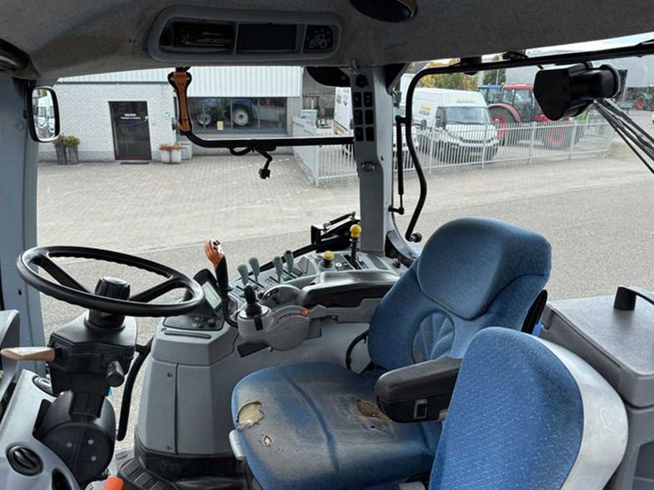 Трактор колесный  New Holland T7040 Power Command