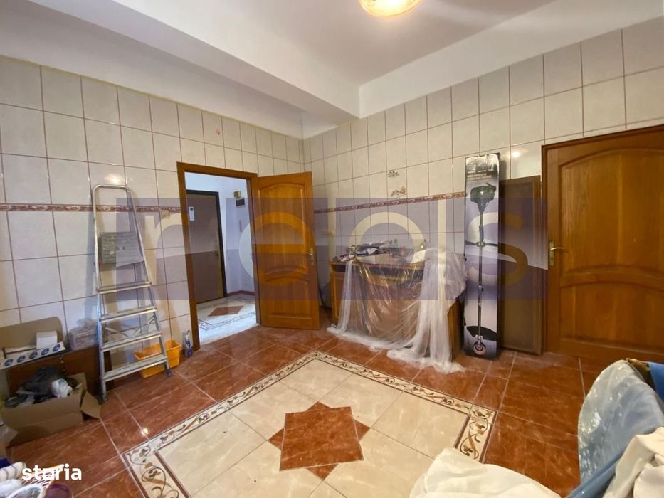 De Vanzare Vila P+1+Mansarda 7 Camere, 3 Bai, Garaj, Curte Salaj Parc