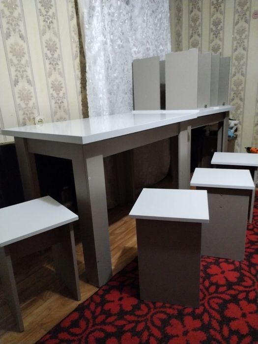 Стол с табуретками ,новые
