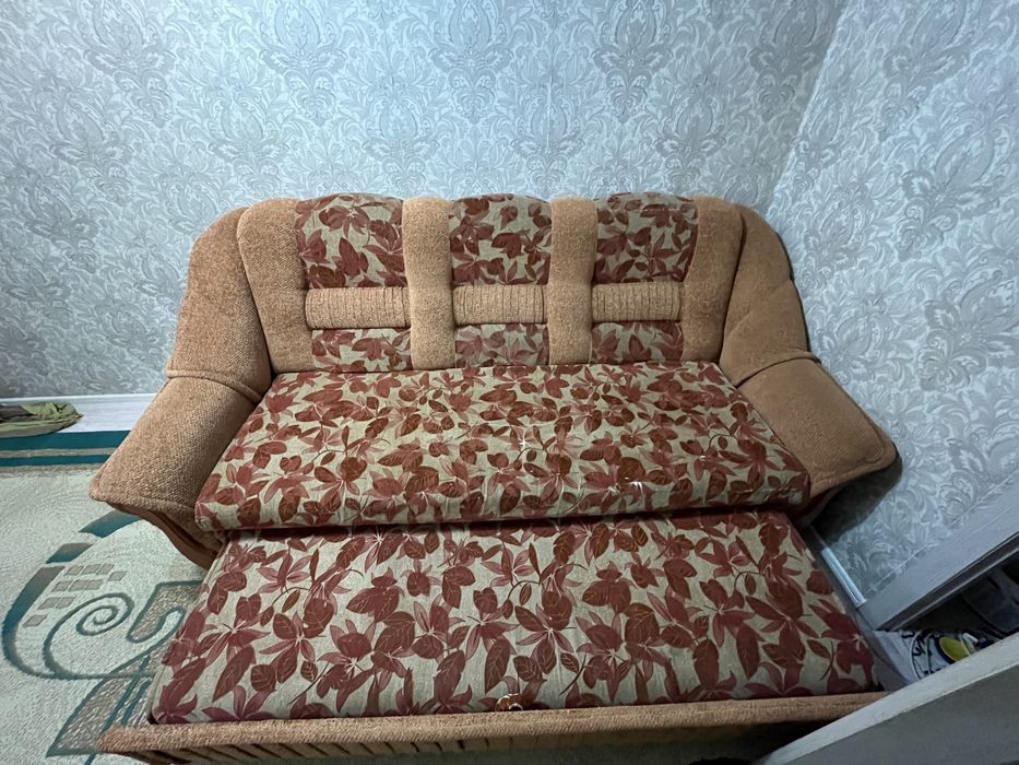 Продам удобный диван с креслом !