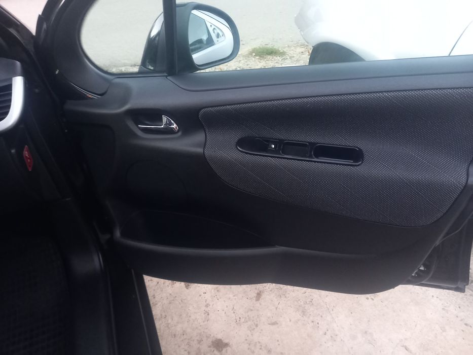 Пежо 207 1.4 бензин газ