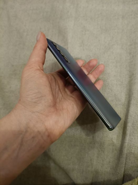 Продается телефон