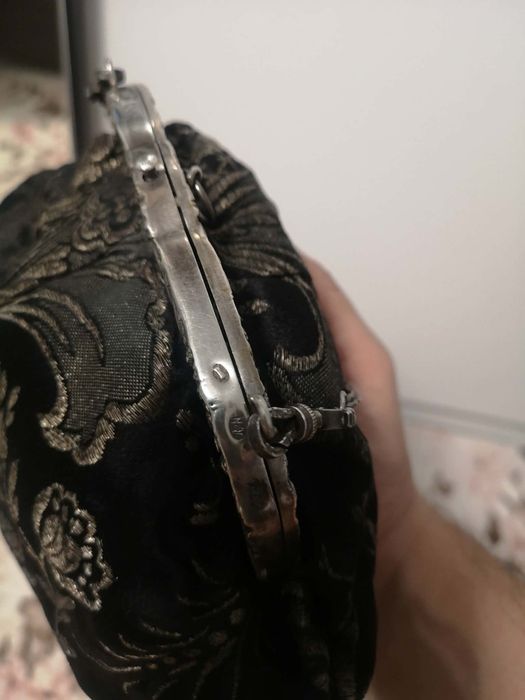 Poseta cu rama si lant din argint 925,
Lucrata fin, manual  pânză 
Mar