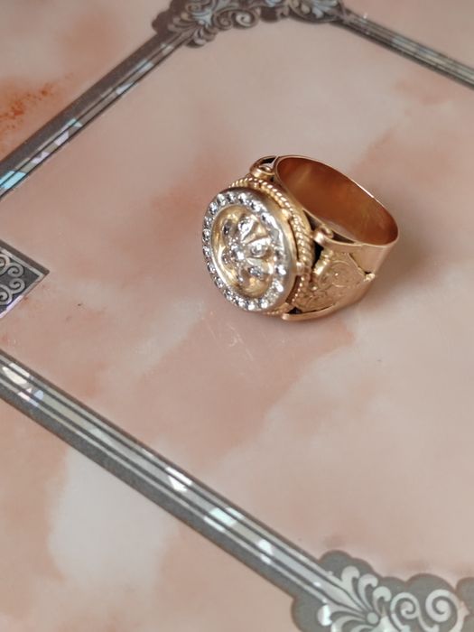 Продам золотой перстень