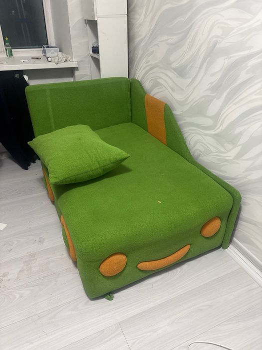 Продам диван, срочно!