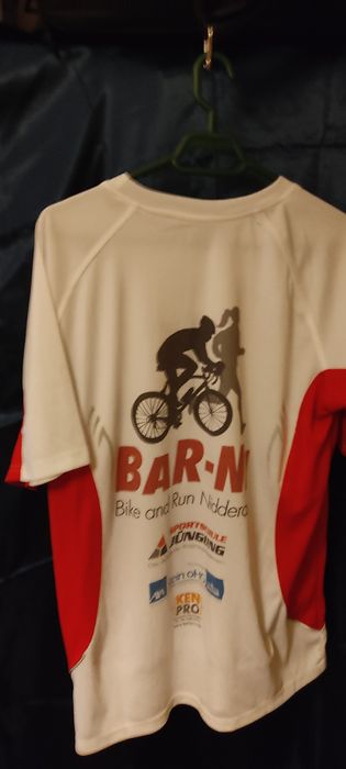 Pantaloni ,colanți tricouri pt sportivi și bicicliști