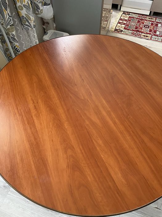Продам обеденный круглый стол