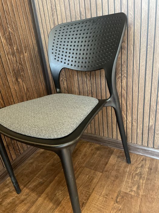 Кофейный стол со стульями 2 пары