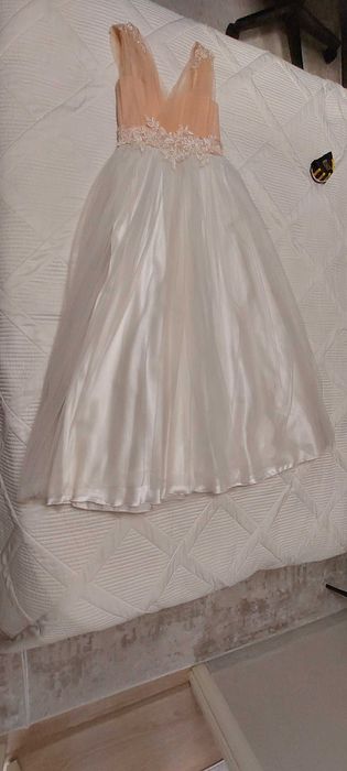 Продается праздничное платье для девочки