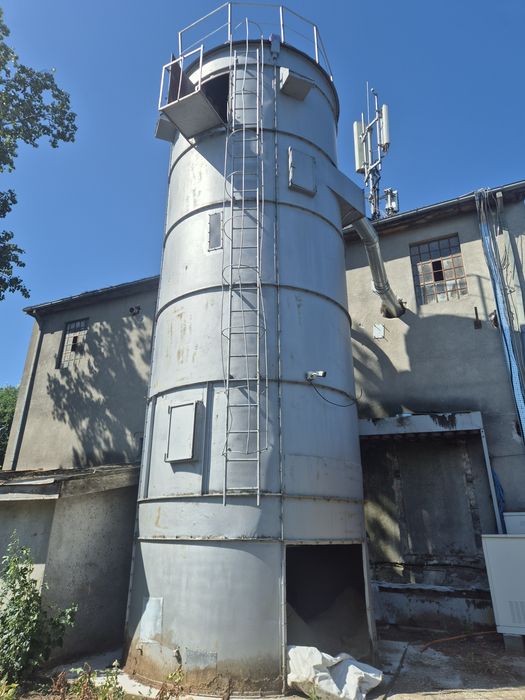 vând siloz buncăr rumeguș sau cereale