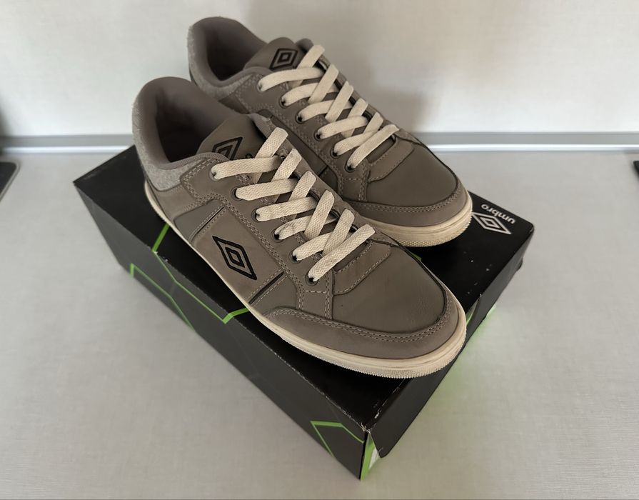 Мъжки маратонки UMBRO 42 номер обувки,сникърси