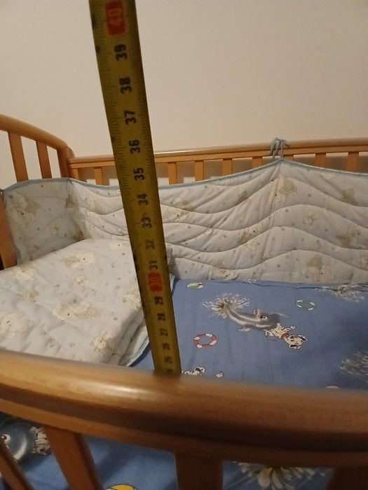 Pătuț din lemn folosit