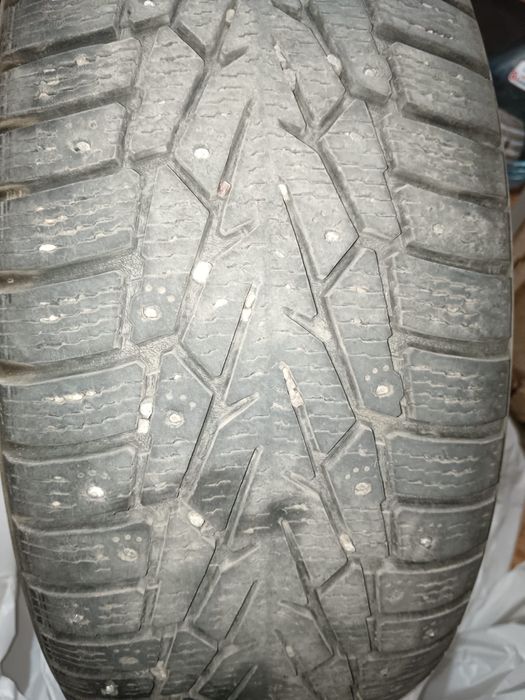 Продам шипованные размер 225/60 р 16