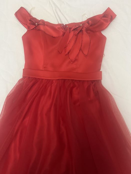 Красивое платье красное