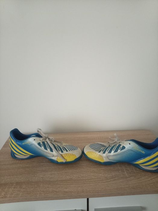 Adidasi fotbal sintetic