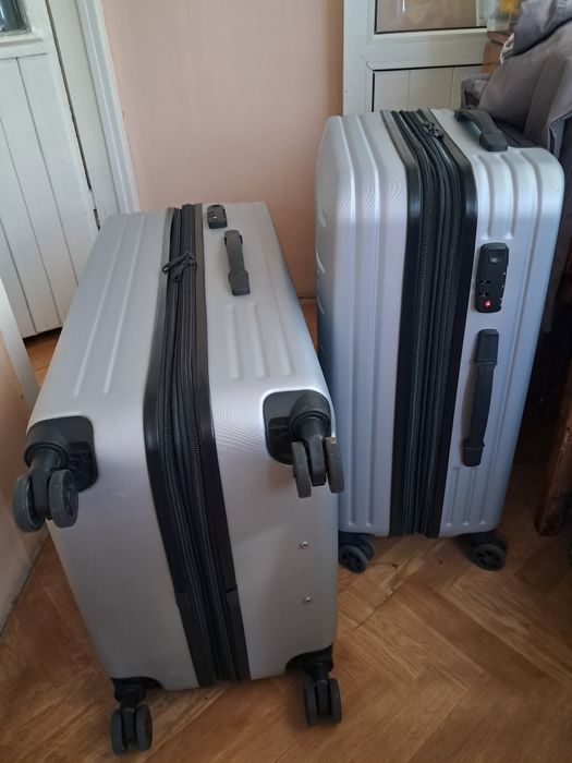 Продам 3 чемодана