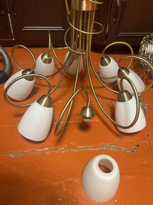 Тез арада люстралар сатылады