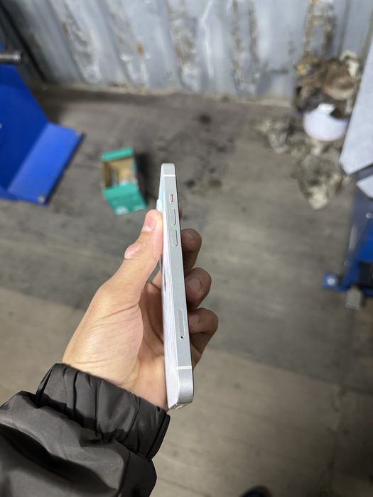 Продам айфон 13 в белом цвете на 256г