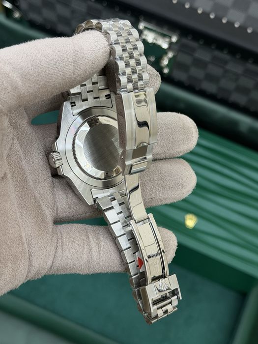 Rolex GMT-Master II Batman 40mm Jubilee