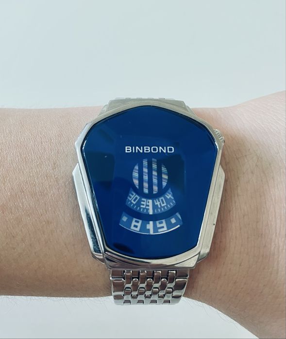 Продам часы 1+1.