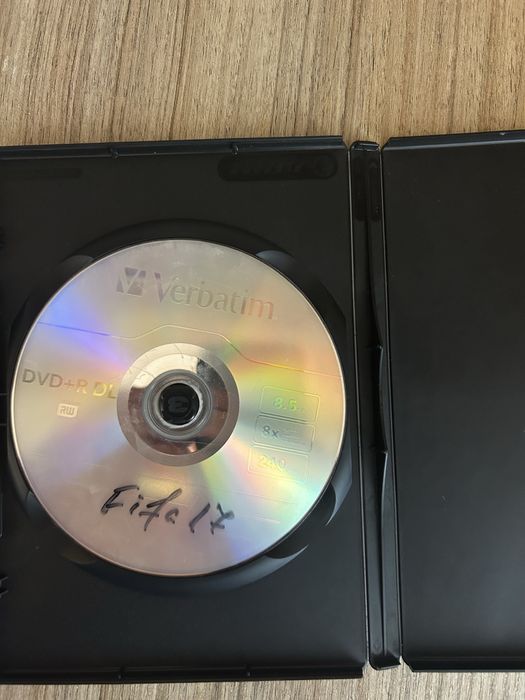 Продавам хакната(кракната) FIFA 17 за XBOX 360