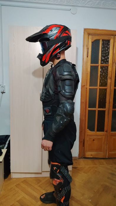 Шлема продаю отдельно чисто экиперовку
