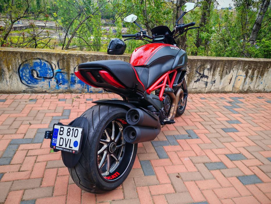 Ducati Diavel  Carbon Edition  ( schimb cu Auto )
