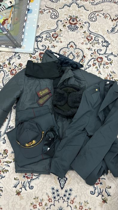 Продам комплект костюм