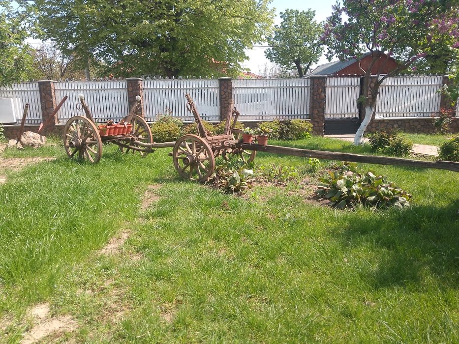 Căruța rustică  ,obiect decor autentic românesc