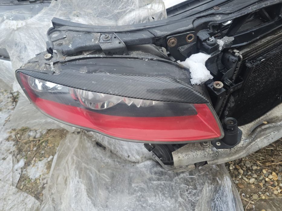 Faruri Audi A4 b7 cu ploape si interior rosu.