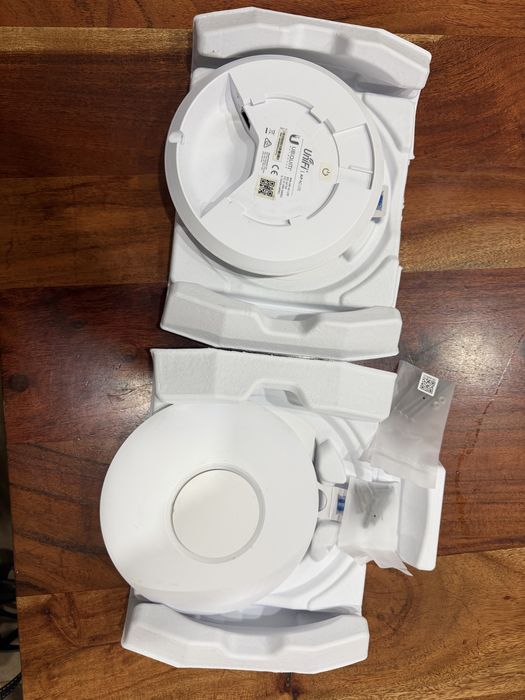2x Ubiquiti UniFi AP AC Lite (UAP-AC-LITE) – Access Point WiFi