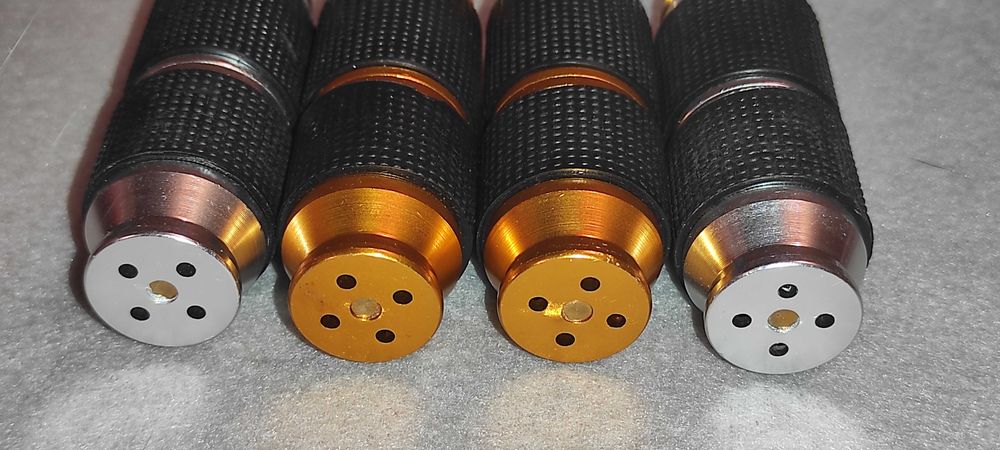 vand  Dispozitiv ( cracker ) pt. umflat baloane  12 BUCATI + 25 CAPSULE - 8 GRAME.
