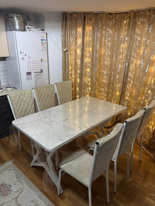 Кухонный стол со стульями