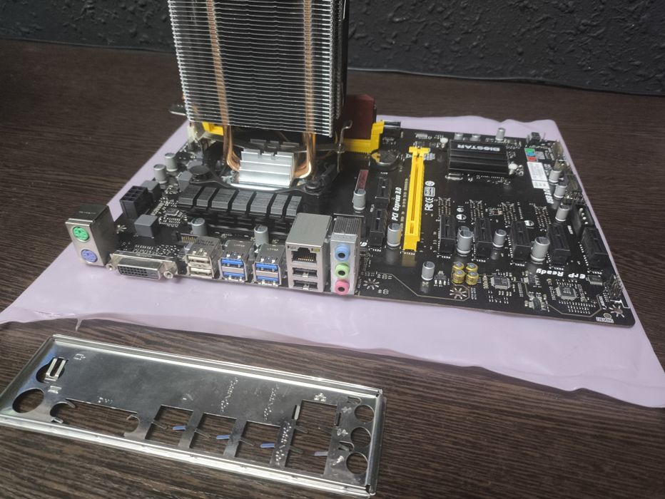 Biostar B250+i5 6600+8Gb