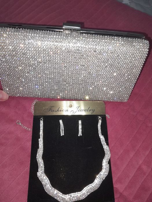 Клатч и бижутерия