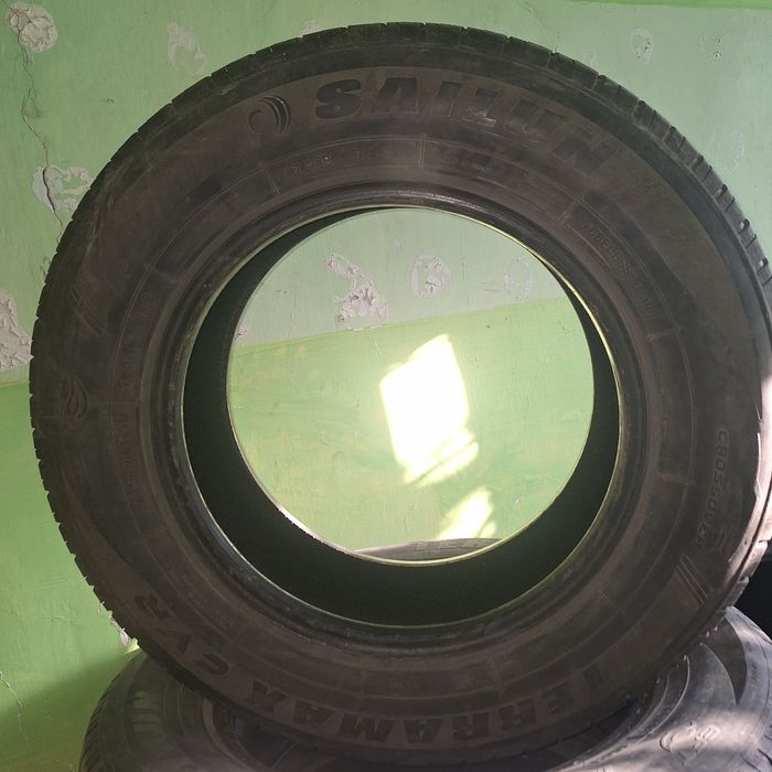 Продам резину летнюю 215/70 R16