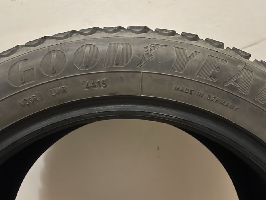 Резина  зимняя Goodyear в хорошем состоянии