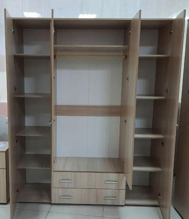 Продам красивый шифонер!