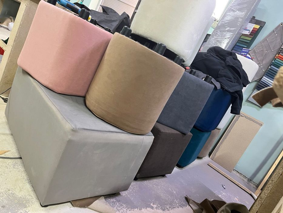 Мебель: пуфик, кресло, пуфы-цилиндры